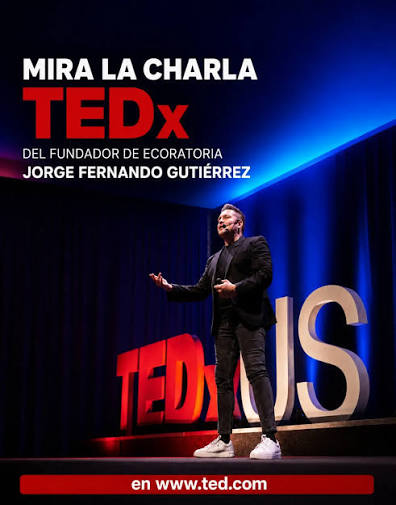 Jorge Fernando Gutiérrez en un escenario TEDx